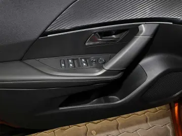 PEUGEOT 2008 DISTRONIC PDC LED TOTWINKEL NAVIGATION 18