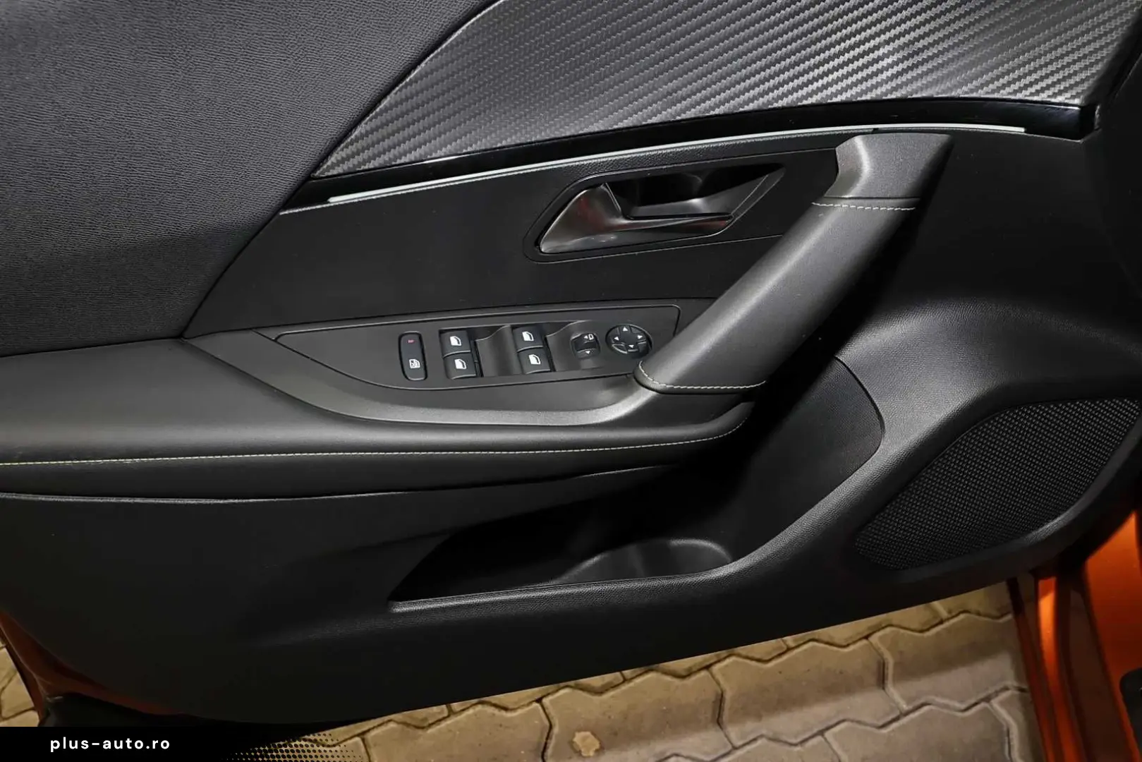 PEUGEOT 2008 DISTRONIC PDC LED TOTWINKEL NAVIGATION 18