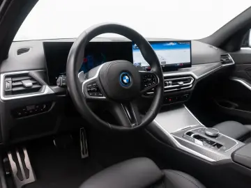 BMW 320e M Sport DAB PDC Widscreen Individual 18Zoll