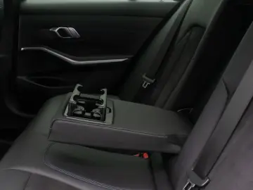 BMW 320e M Sport DAB PDC Widscreen Individual 18Zoll