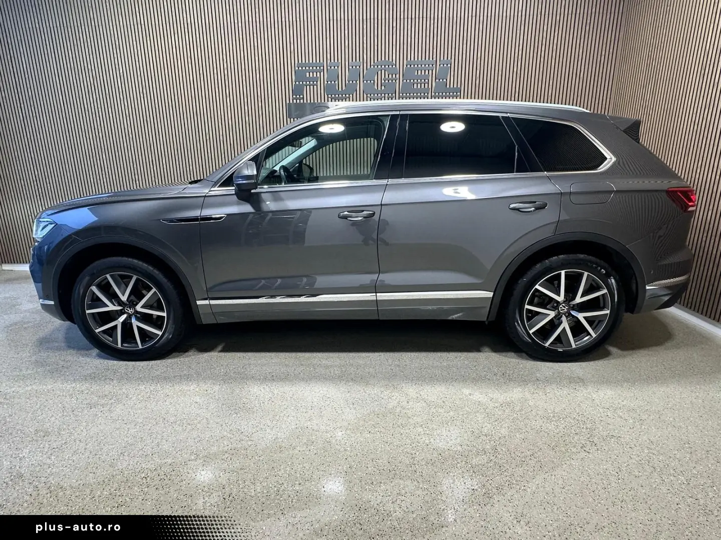 VW Touareg 3.0 V6 eHybrid Pano Innovision 20  Leder