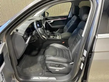 VW Touareg 3.0 V6 eHybrid Pano Innovision 20  Leder