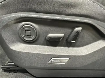 VW Touareg 3.0 V6 eHybrid Pano Innovision 20  Leder