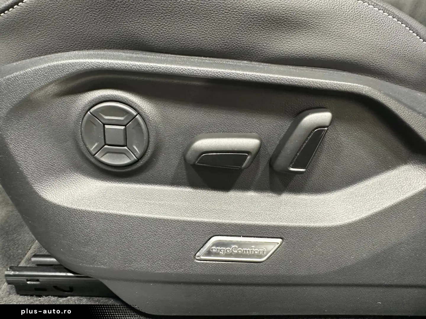 VW Touareg 3.0 V6 eHybrid Pano Innovision 20  Leder