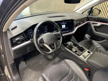 VW Touareg 3.0 V6 eHybrid Pano Innovision 20  Leder