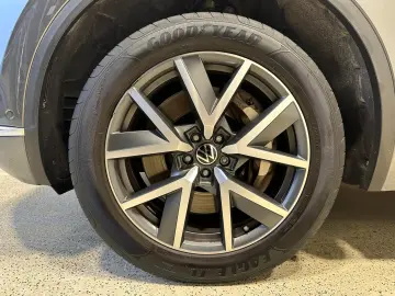 VW Touareg 3.0 V6 eHybrid Pano Innovision 20  Leder