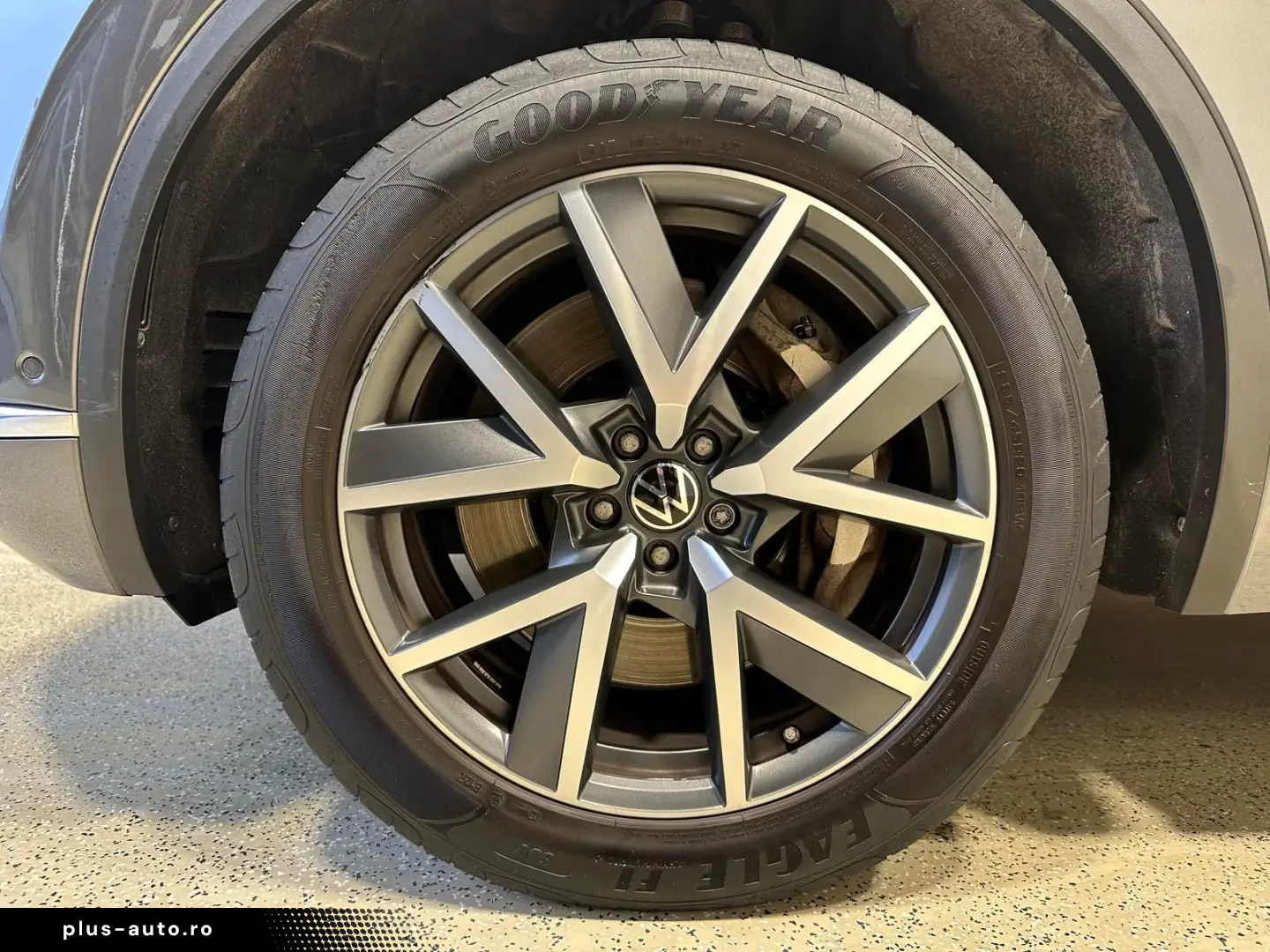 VW Touareg 3.0 V6 eHybrid Pano Innovision 20  Leder