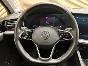VW Touareg 3.0 V6 eHybrid Pano Innovision 20  Leder
