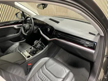 VW Touareg 3.0 V6 eHybrid Pano Innovision 20  Leder