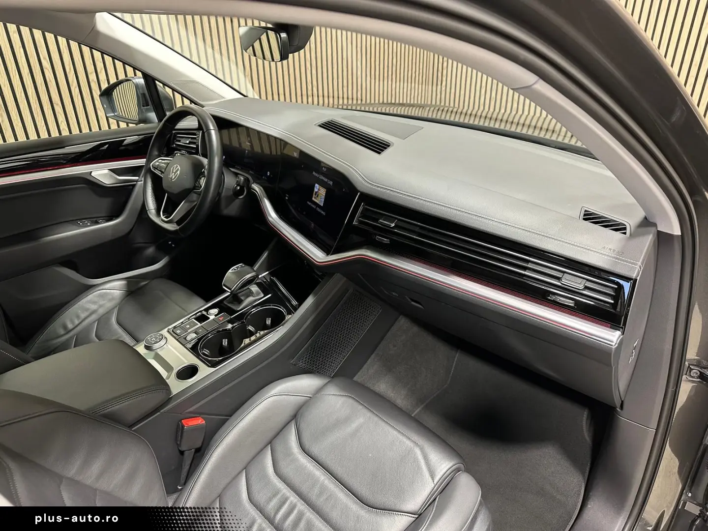 VW Touareg 3.0 V6 eHybrid Pano Innovision 20  Leder