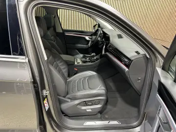 VW Touareg 3.0 V6 eHybrid Pano Innovision 20  Leder