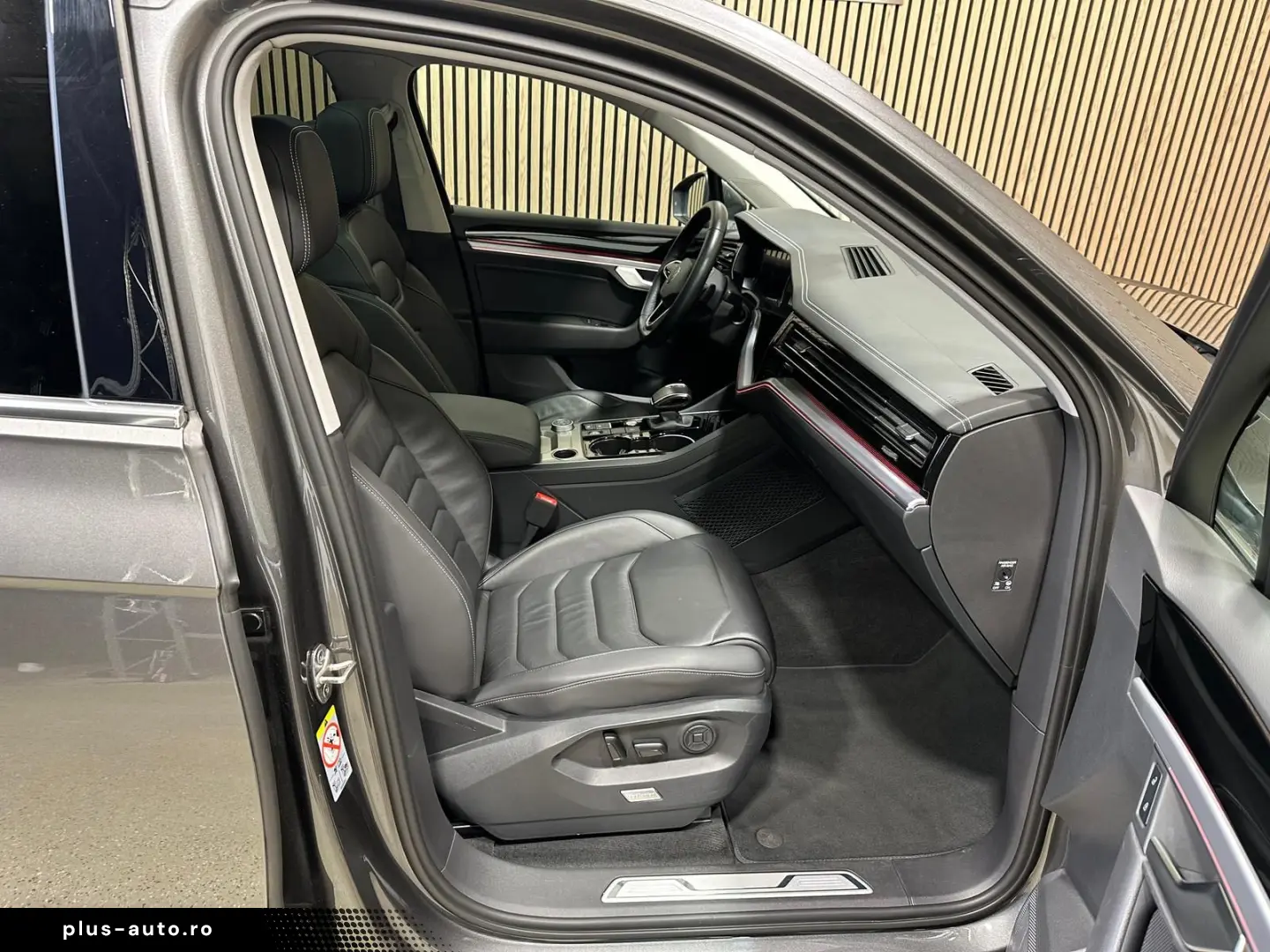 VW Touareg 3.0 V6 eHybrid Pano Innovision 20  Leder