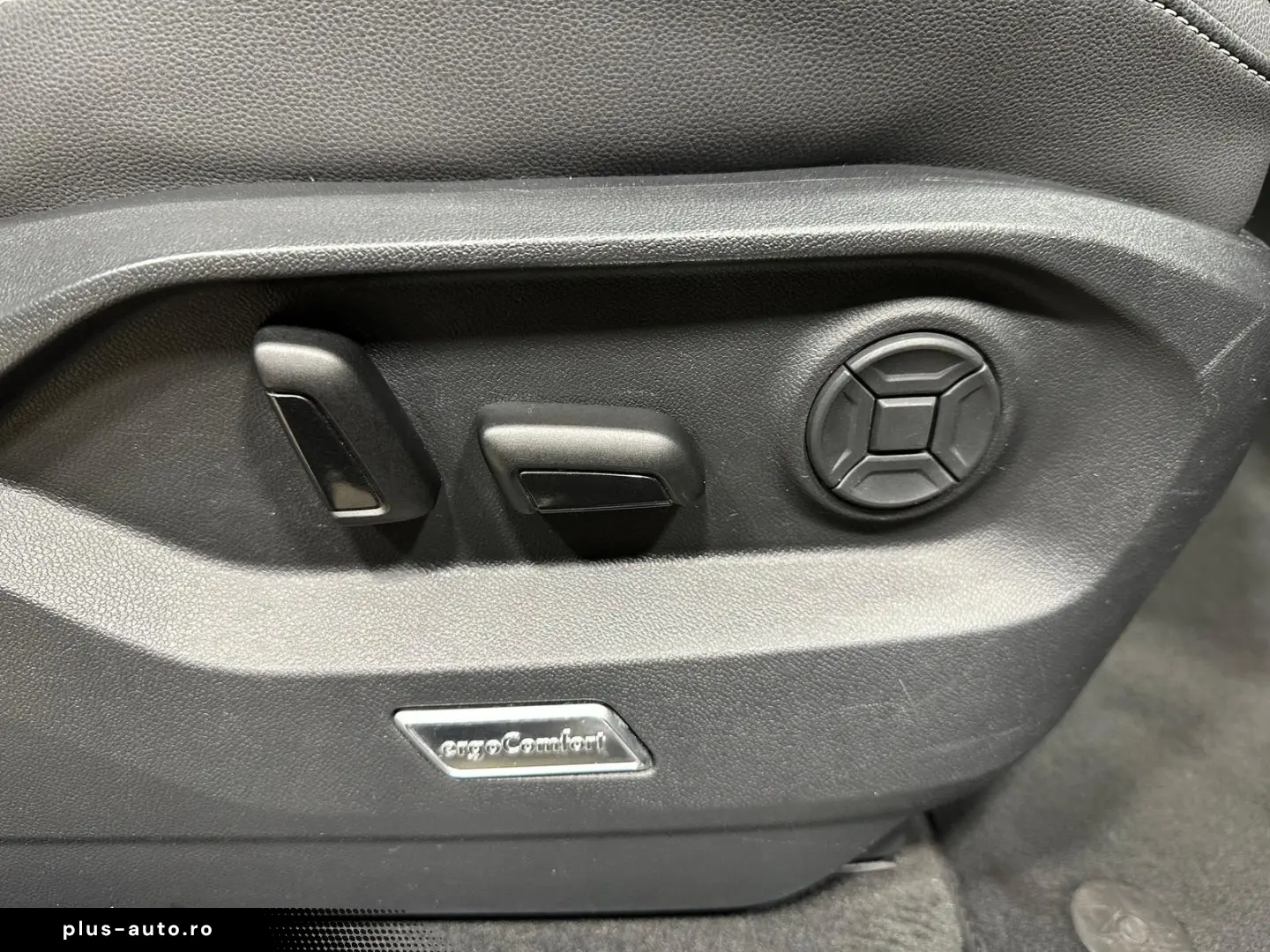 VW Touareg 3.0 V6 eHybrid Pano Innovision 20  Leder