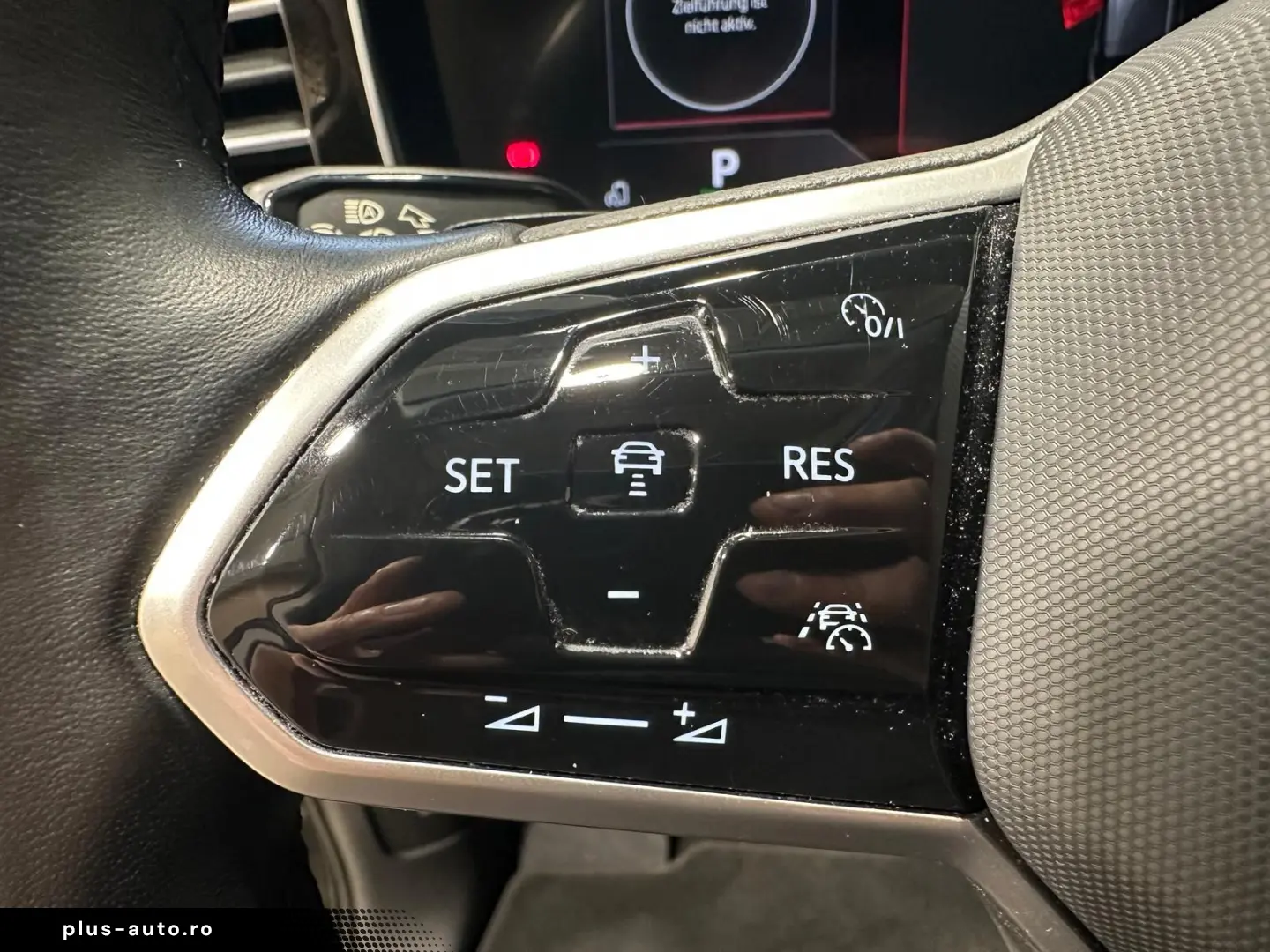 VW Touareg 3.0 V6 eHybrid Pano Innovision 20  Leder