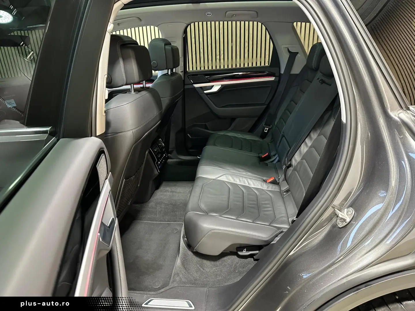 VW Touareg 3.0 V6 eHybrid Pano Innovision 20  Leder