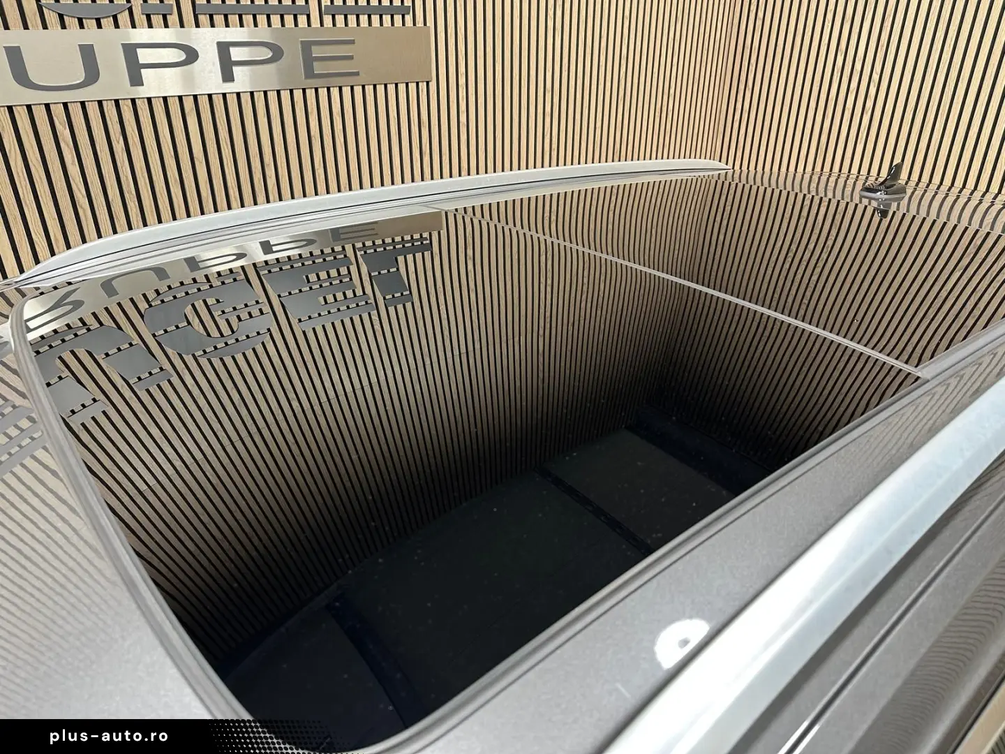 VW Touareg 3.0 V6 eHybrid Pano Innovision 20  Leder