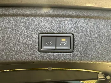 VW Touareg 3.0 V6 eHybrid Pano Innovision 20  Leder