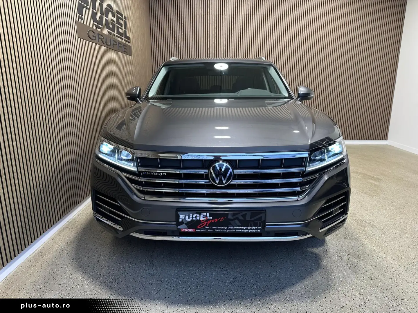 VW Touareg 3.0 V6 eHybrid Pano Innovision 20  Leder