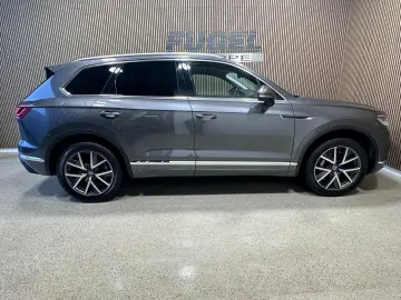 VW Touareg 3.0 V6 eHybrid Pano Innovision 20  Leder