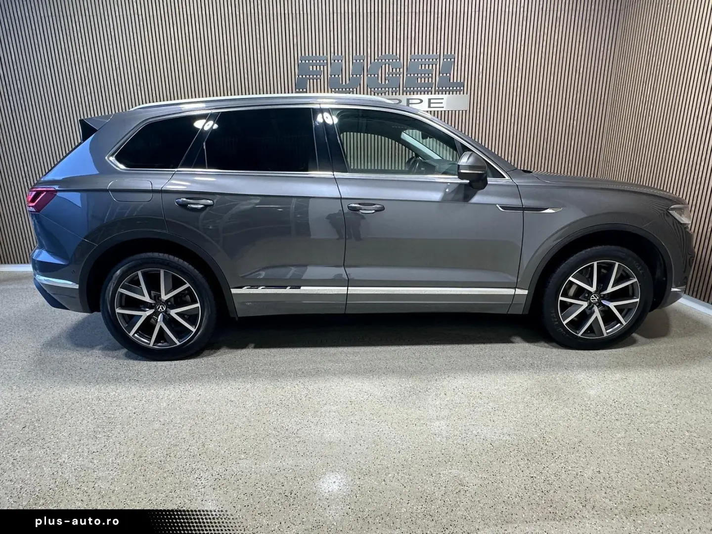 VW Touareg 3.0 V6 eHybrid Pano Innovision 20  Leder
