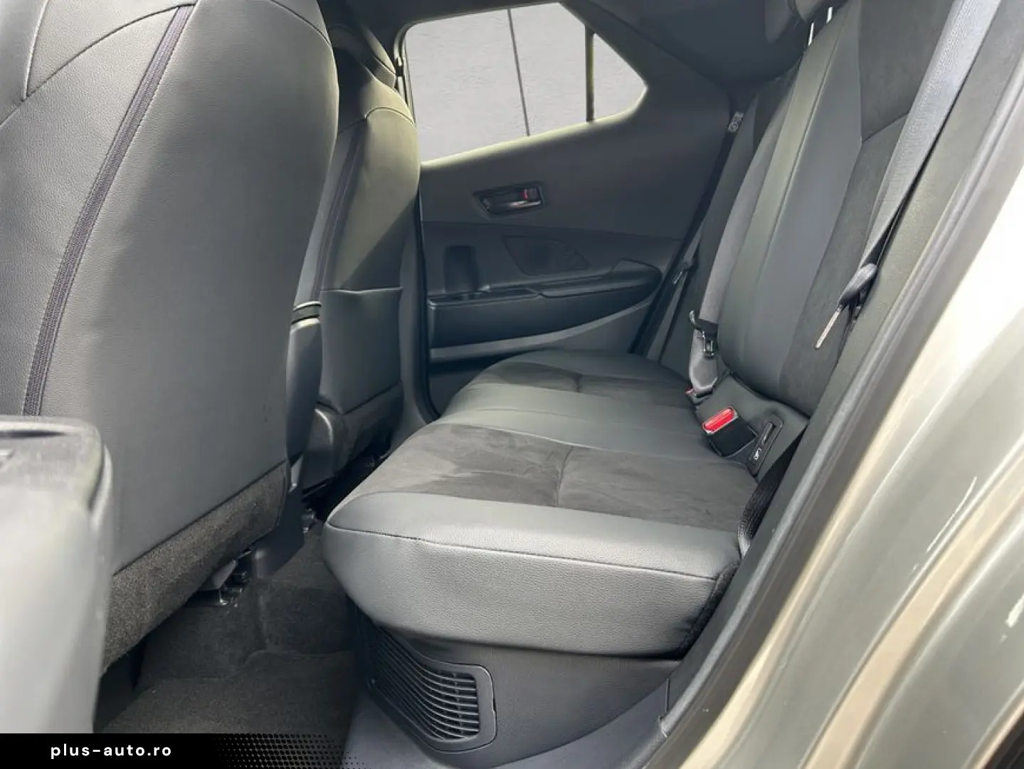 TOYOTA C-HR 2.0 Hybrid AWD GR SPORT Premiere