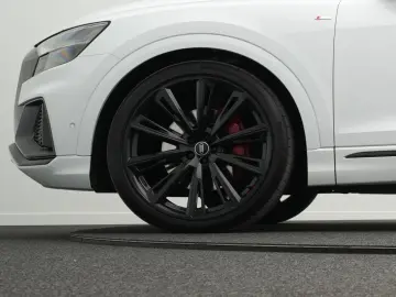 AUDI Q8 50 TDI qu. 2x S line Allr.Lenk PANO AHK StdHz