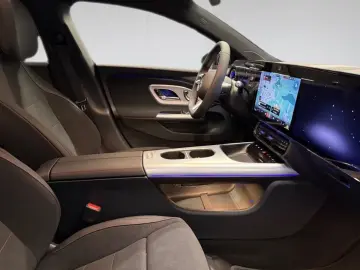 Mercedes-Benz CLA 200 AMG MULTIBEAM DISTRONIC 360