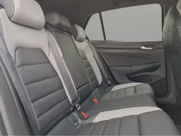 VW Golf 1.5 TSI GTE eHybrid DSG 200kW  LEDER PANOD