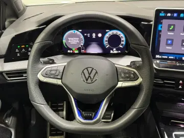 VW Golf GTE   MATRIX NAVI PANO LEDER AHK ACC DCC