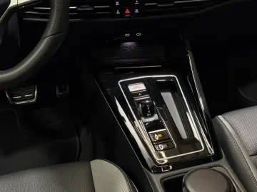 VW Golf GTE   MATRIX NAVI PANO LEDER AHK ACC DCC