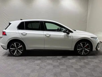 VW Golf GTE   MATRIX NAVI PANO LEDER AHK ACC DCC