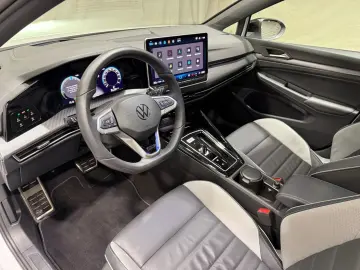 VW Golf GTE   MATRIX NAVI PANO LEDER AHK ACC DCC