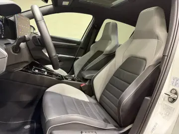 VW Golf GTE   MATRIX NAVI PANO LEDER AHK ACC DCC