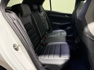 VW Golf GTE   MATRIX NAVI PANO LEDER AHK ACC DCC