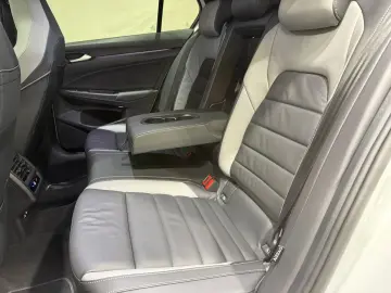 VW Golf GTE   MATRIX NAVI PANO LEDER AHK ACC DCC