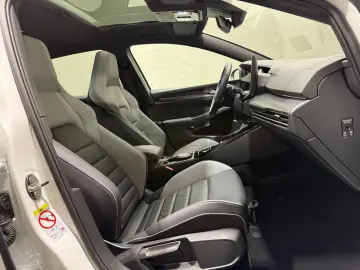 VW Golf GTE   MATRIX NAVI PANO LEDER AHK ACC DCC