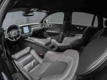 Volvo V60 B4 MHEV Geartronic R-Design