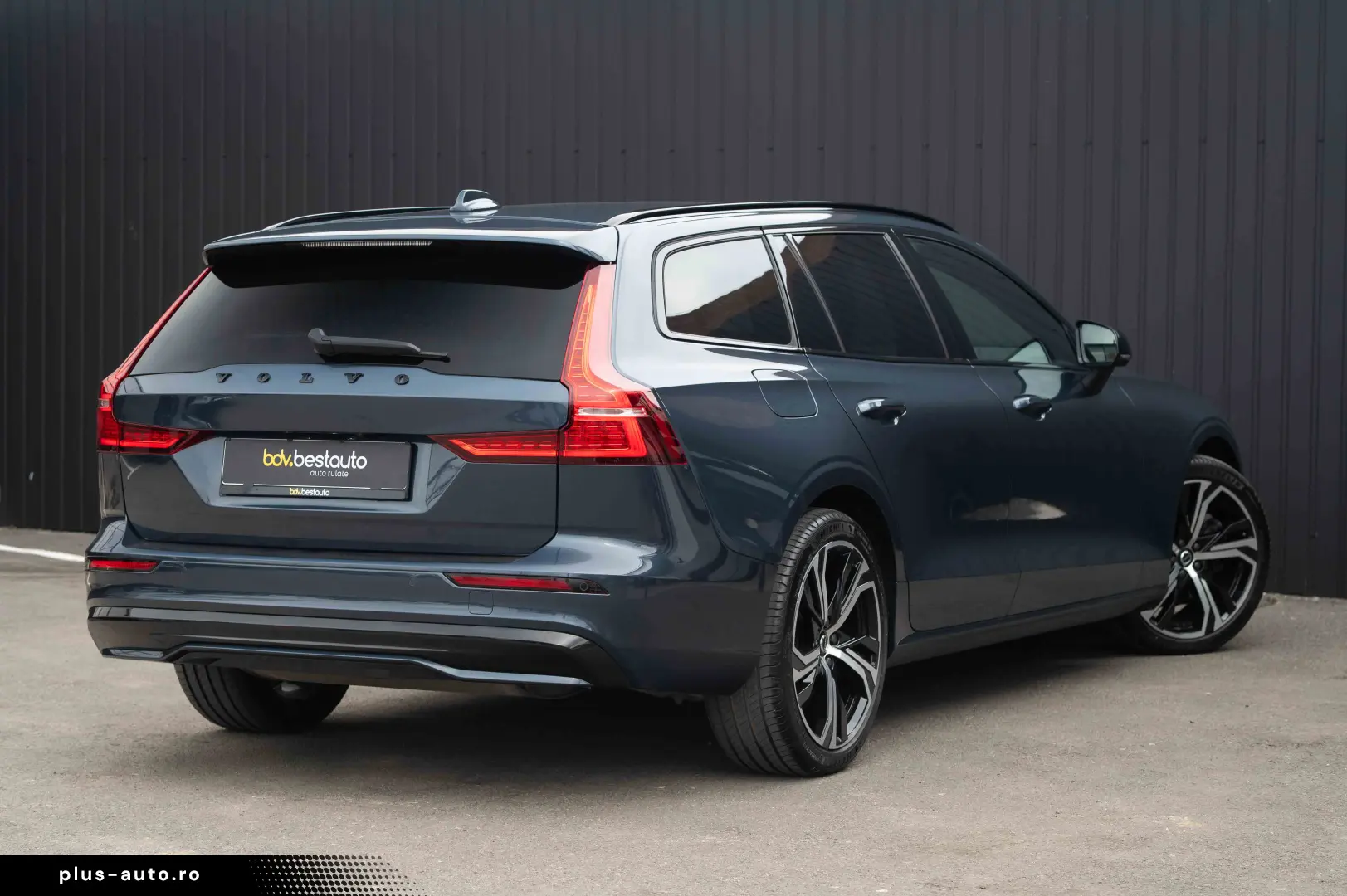 Volvo V60 B4 MHEV Geartronic R-Design