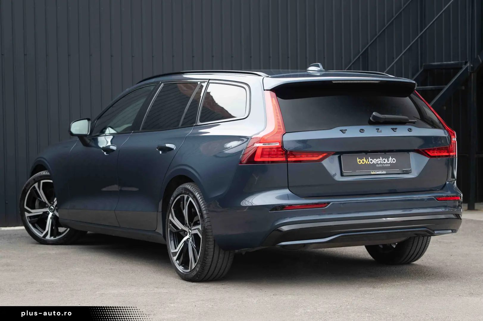 Volvo V60 B4 MHEV Geartronic R-Design