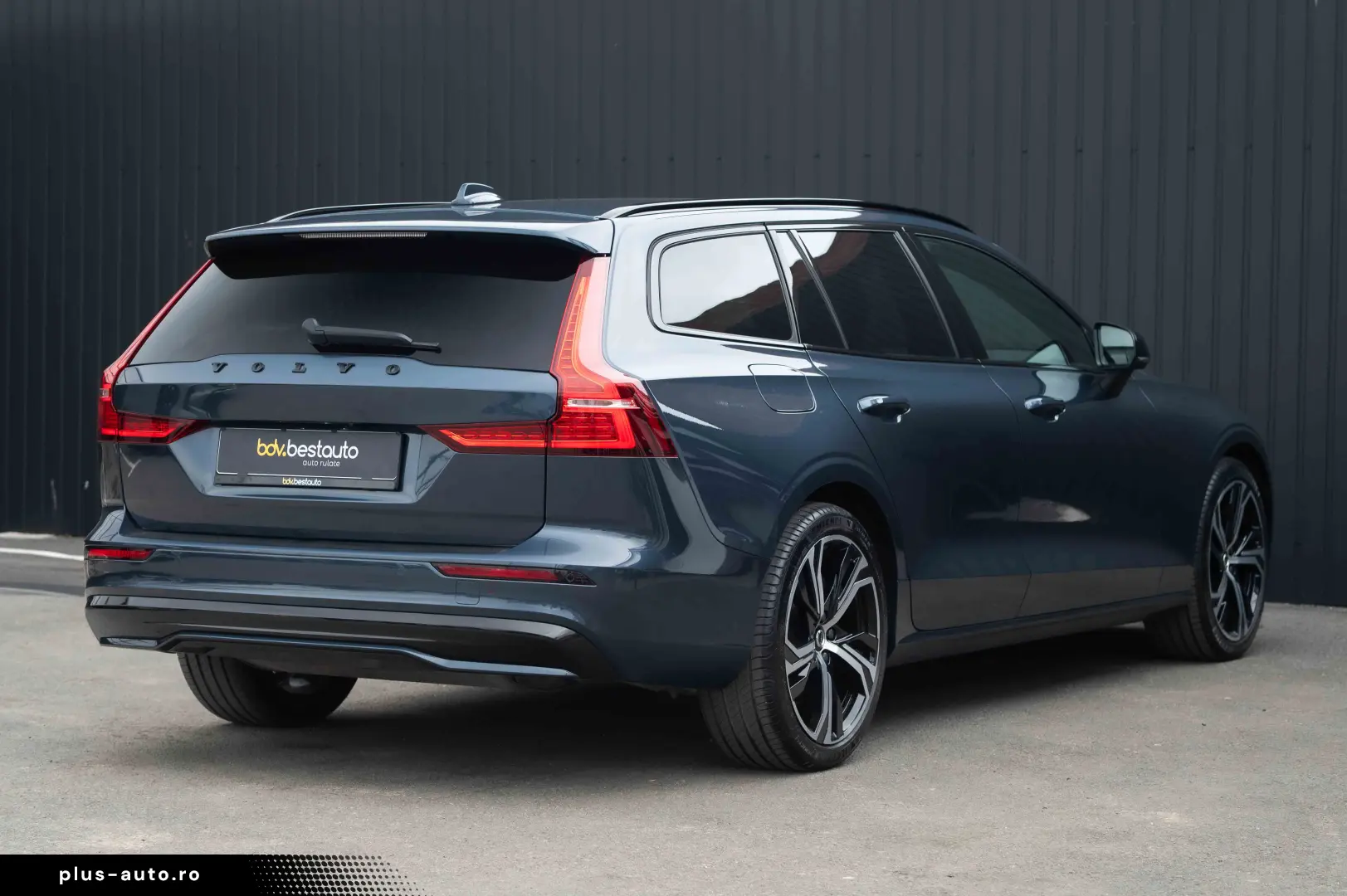 Volvo V60 B4 MHEV Geartronic R-Design