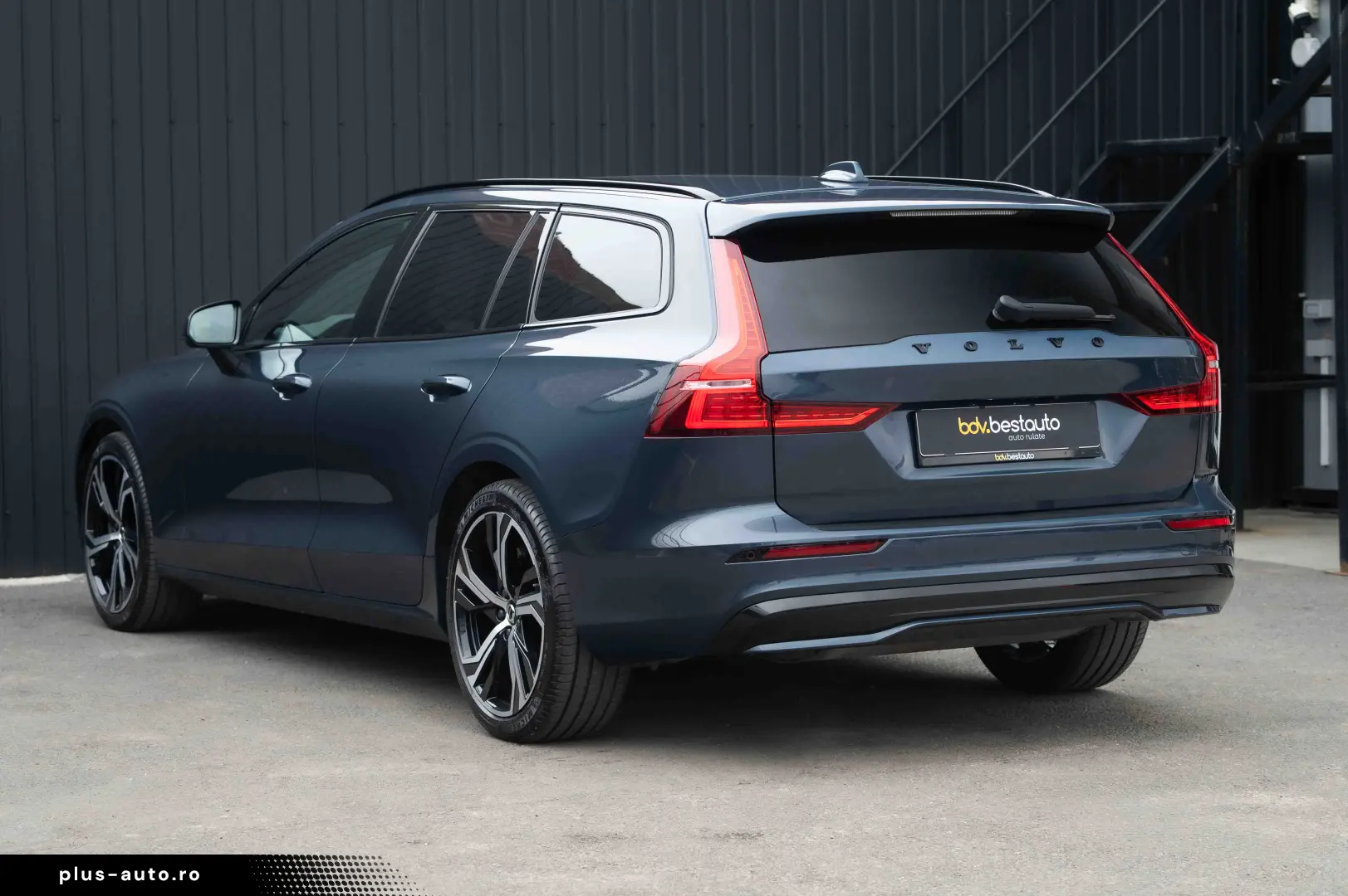 Volvo V60 B4 MHEV Geartronic R-Design