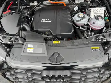 AUDI Q5 50 TFSI e q 2x S line AHK Matrix Pano Kamera