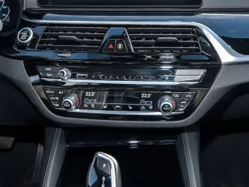 BMW 530e Luxury Line HUD ACC RFK NAVI LED Laser LM