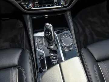 BMW 530e Luxury Line HUD ACC RFK NAVI LED Laser LM