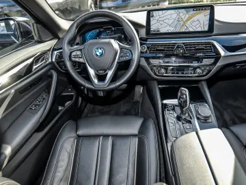 BMW 530e Luxury Line HUD ACC RFK NAVI LED Laser LM