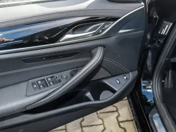 BMW 530e Luxury Line HUD ACC RFK NAVI LED Laser LM