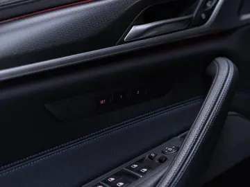 BMW 530 5-serie 530e xDrive M Sport Pano 360  HuD H&