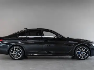 BMW 530 5-serie 530e xDrive M Sport Pano 360  HuD H&