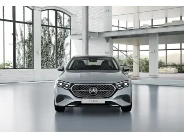 MERCEDES-BENZ E 220 d Mercedes-Avantgarde Pano Digital Distr