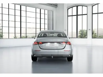 MERCEDES-BENZ E 220 d Mercedes-Avantgarde Pano Digital Distr